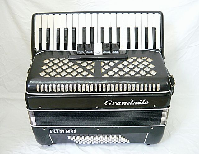 TOMBO Grandaile GT-60 アコーディオンケース付 TOMBO Grandaile GT-60B-5 アコーディオン ケース付 トンボ