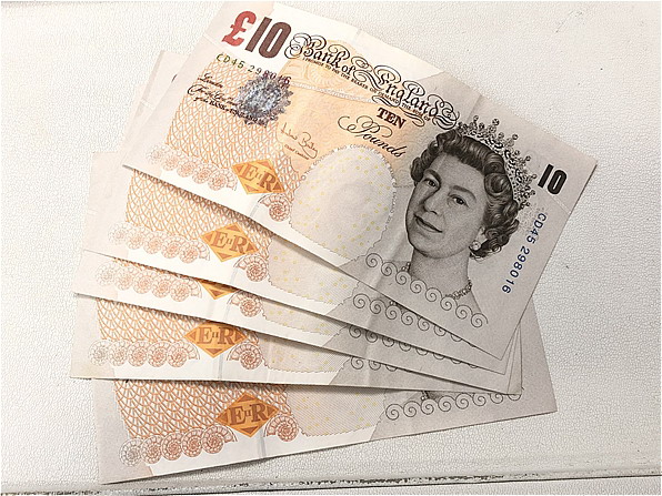 エリザベス女王の描かれた紙幣の両替はお早めに＞イギリスポンド 旧